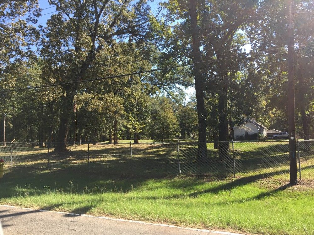 911 Ravendale Dr, Shreveport, LA 71107